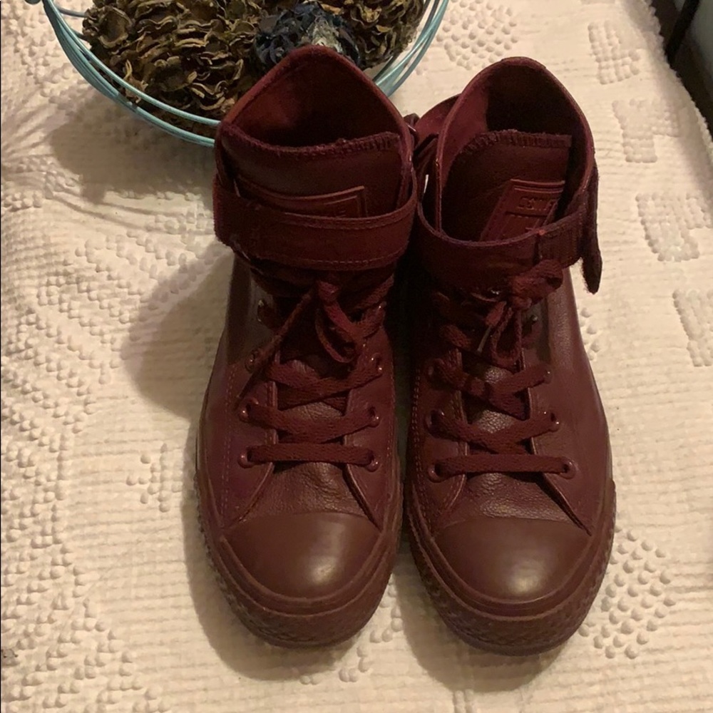 Maroon leather Converse🔥🔥🔥
